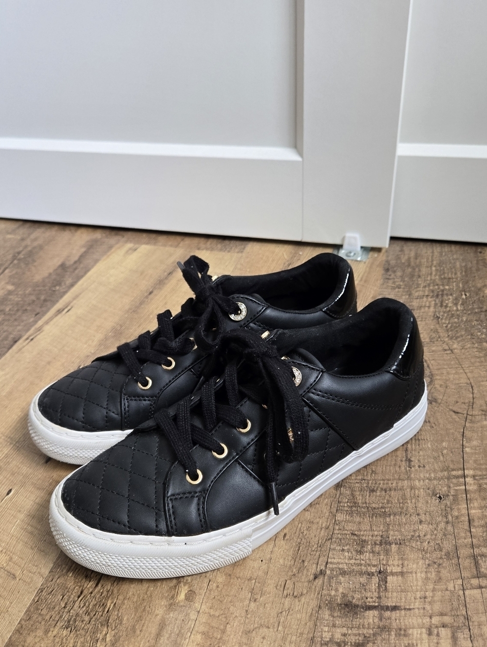 Guess Loven Quilted Black Womens Size 7.5 Sneakers
